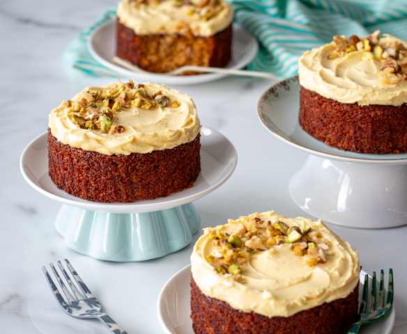 Mini carrot and almond cakes