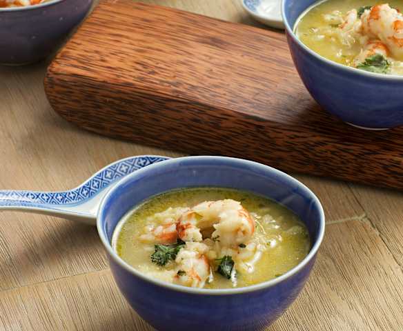 Khao Tom (Sopa de arroz thai)