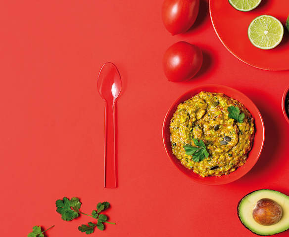 Guacamole con pimiento asado y pipas de calabaza