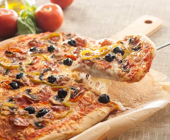 Mantarlı ve Sucuklu Pizza