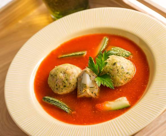 Albóndigas al cilantro con calabacitas