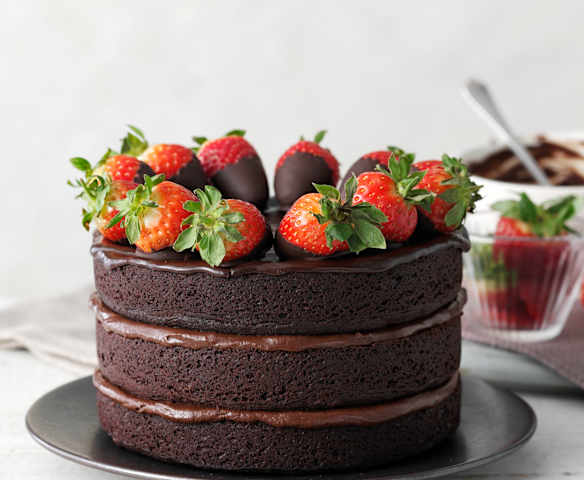 Üç Katlı Çikolatalı Pasta