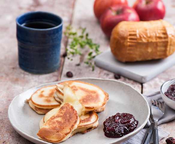 Wytrawne racuszki z oscypkiem z galaretką z suszonej żurawiny