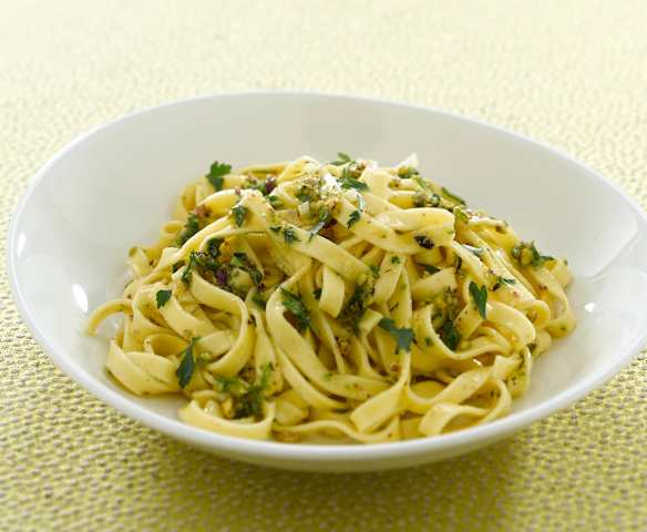 Tagliatelle al pesto di pistacchio e limone