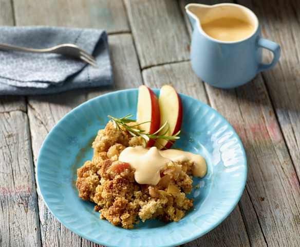 Apfel-Rosmarin-Crumble mit Zimt-Zabaglione