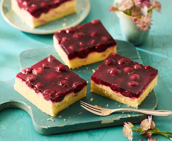 Kirsch-Pudding-Blechkuchen
