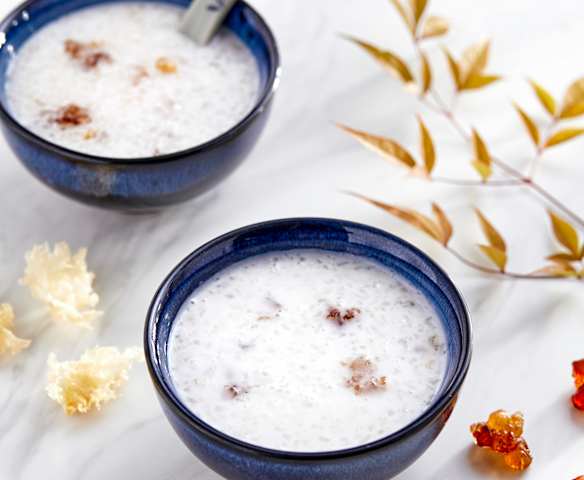 椰汁桃胶银耳糖水