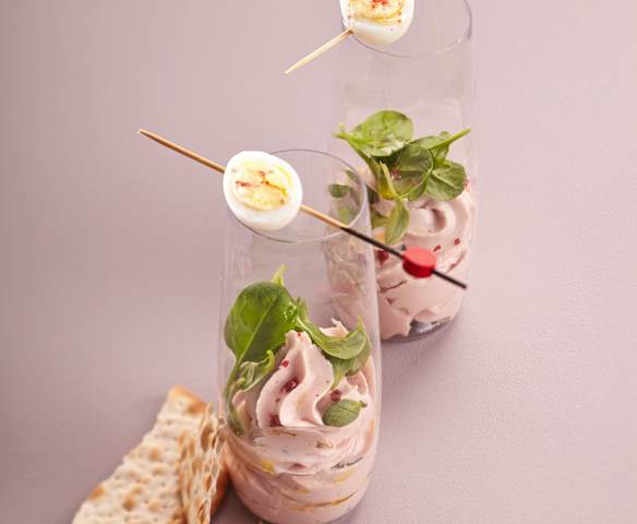 Mousse de jambon, épinards et œuf de caille Mousse de jambon, épinards et œuf de caille