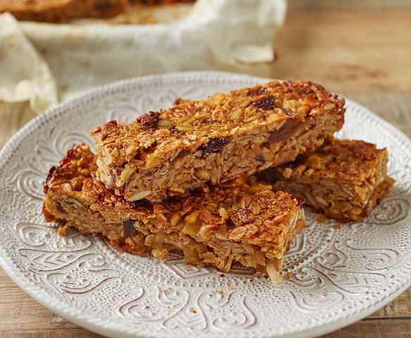 Chewy Cinnamon Apple Bars