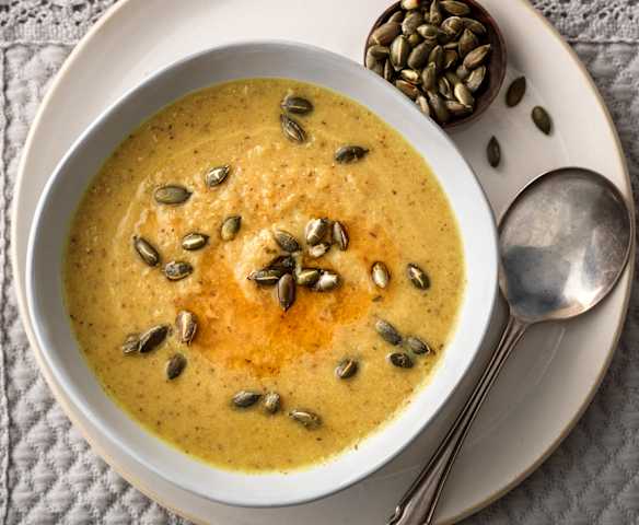 Soupe au chou-fleur rôti et à l'huile de piment