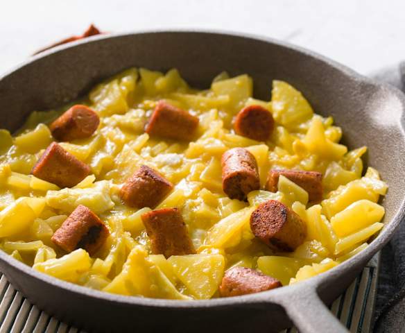 Patatas, huevos rotos y chistorra de merluza Patatas, huevos rotos y chistorra de merluza