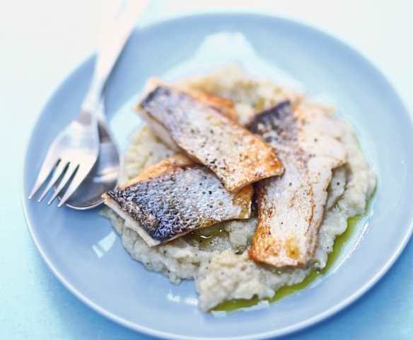 Escalopes de bar et mousseline d'artichaut