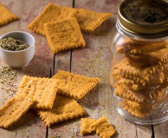 Crackers al pomodoro e Parmigiano reggiano Crackers al pomodoro e Parmigiano reggiano