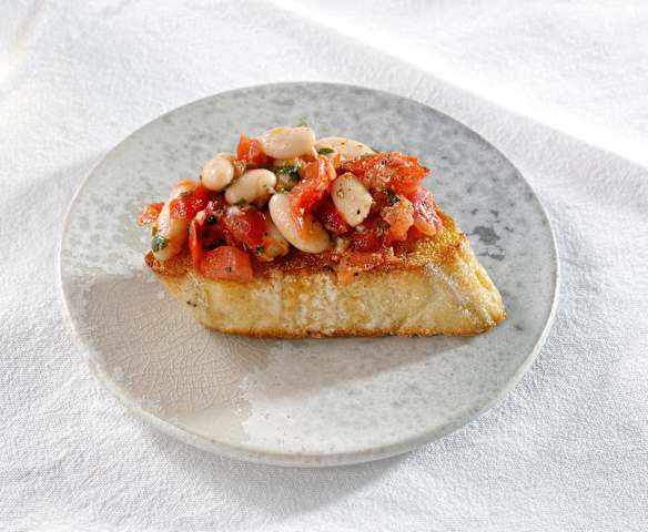 Bruschette mit Tomaten und Bohnen