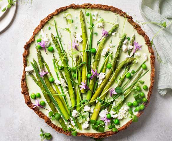 Tarta fría de espárragos y guisantes