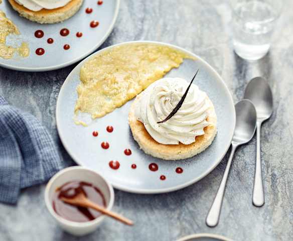 Cake à la vanille, compotée à la banane et caramel