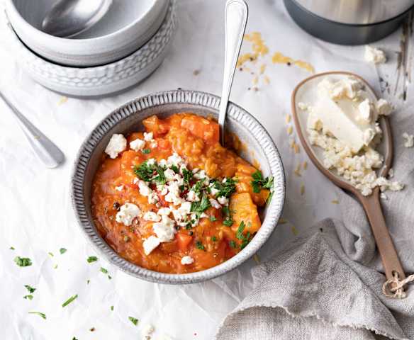 Reisnudeltopf mit Kürbis und Paprika Reisnudeltopf mit Kürbis und Paprika