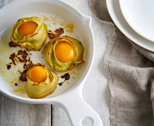 Enrolados de espargos com ovo