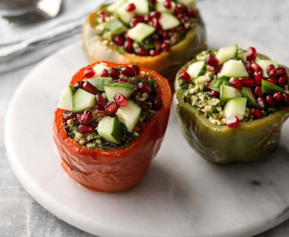 Ardei umpluți cu salată Tabbouleh Ardei umpluți cu salată Tabbouleh