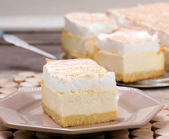 Cheesecake with meringue topping Cheesecake with meringue topping
