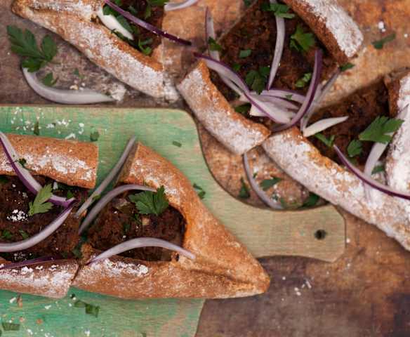Lahmacun Pide (Turkish pizza)