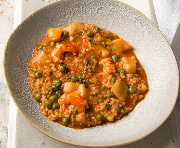 Arroz integral meloso con sepia y gambones
