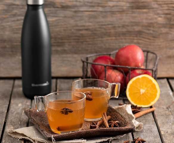 Bezalkoholowy grzaniec pomarańczowo-jabłkowy
