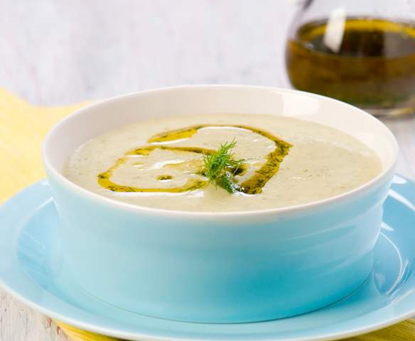 Krem z młodej kalarepy z olejem koperkowym