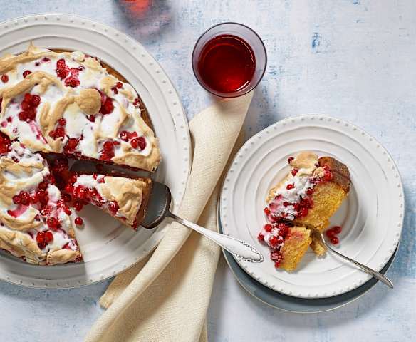 Ribiseltorte mit Schneehaube