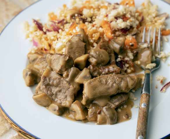 Spezzatino di manzo ai funghi con cous cous di cavolfiore