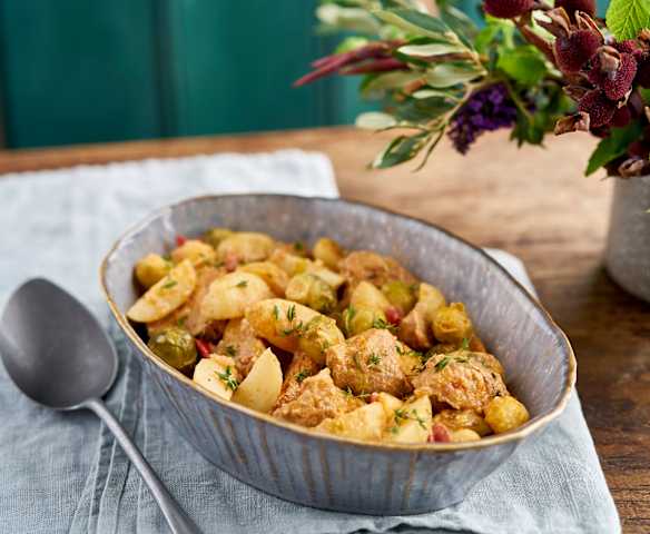 Lombinho de porco com couves-de-bruxelas e batatinhas novas