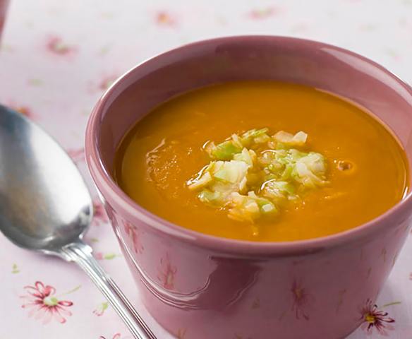 Sopa de tomate e repolho