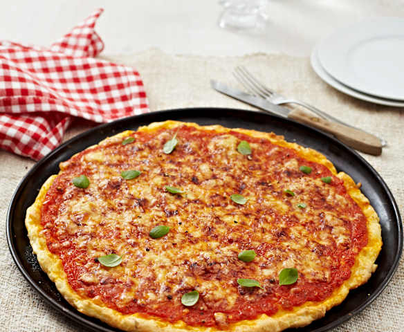 Pizza mit Kartoffelteig