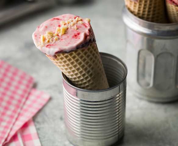 Raspberry Cornettos - Cornetti di lamponi Raspberry Cornettos - Cornetti di lamponi