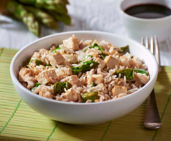 Riso basmati con tofu e asparagi verdi Riso basmati con tofu e asparagi verdi