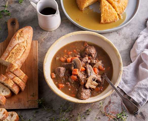 Menù: Spezzatino alla borgognona; Tortina al limone con sciroppo (Bimby Friend)