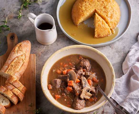 Boeuf bourguignon;  dampet citronbudding med citronsirup