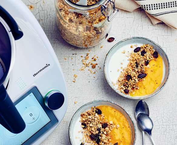 Yaourt au granola maison et purée de mangue