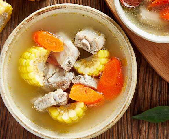 胡萝卜莲藕排骨汤