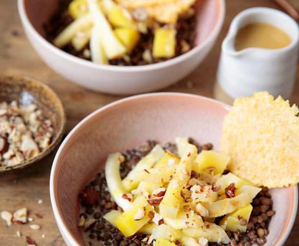Lentilles vertes à la badiane et panais, craquants d’emmental