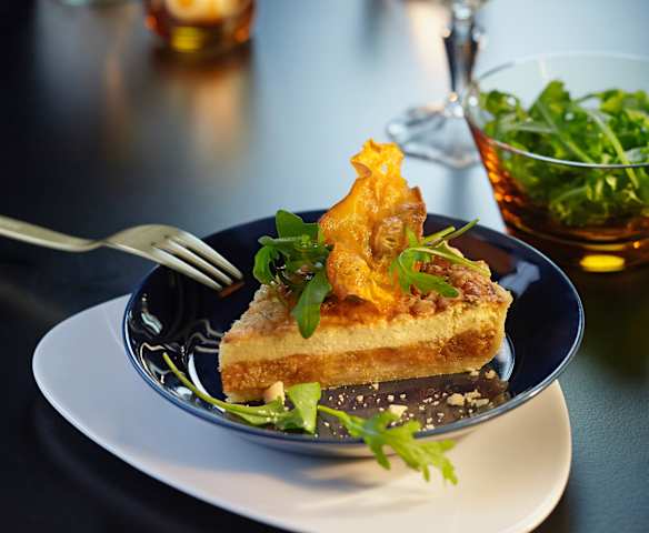 Süßkartoffelquiche mit karamellisierten Zwiebeln