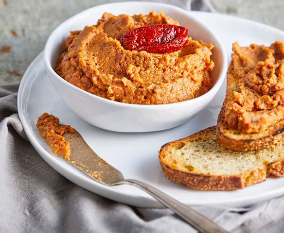 Chipotle Garlic Spread