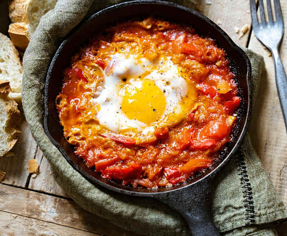 Chakchouka aux poivrons, tomates et œufs
