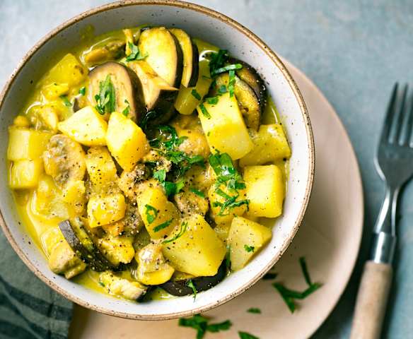 Curry de pommes de terre aubergines à la coco
