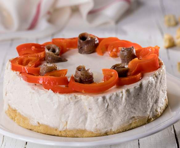 Cheesecake al tonno e alici con peperoni