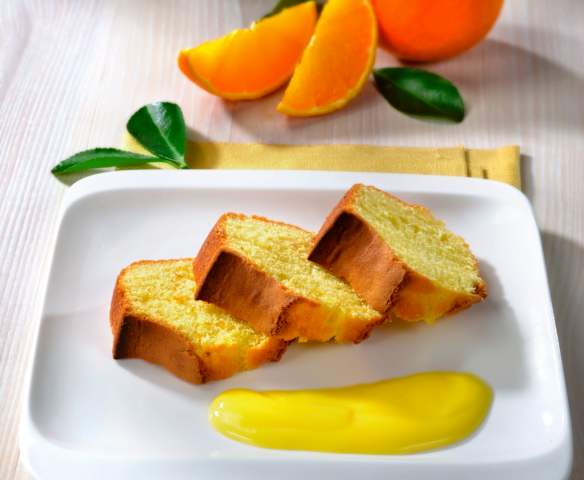 Ciambellone con crema all'arancia