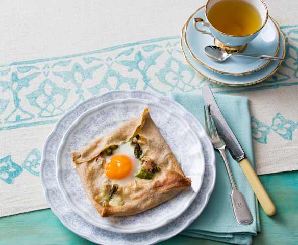 Pancetta and asparagus galettes