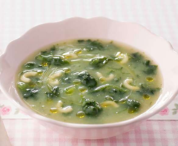 Sopa de espinafres e cotovelinhos
