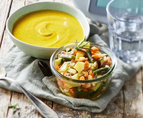 Soupe froide de légumes et salade
