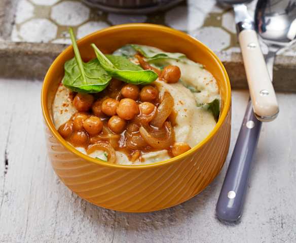 Kartoffelpüree mit Spinat und gewürzten Kichererbsen